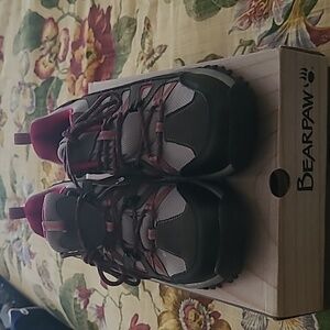 NWT Bearpaw Juniper Women's Sz 9 Hiking Shoes